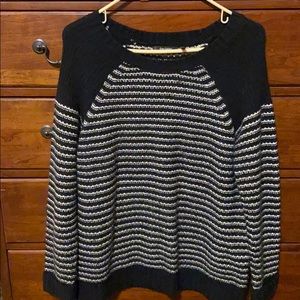 Beautiful sweater in navy and white